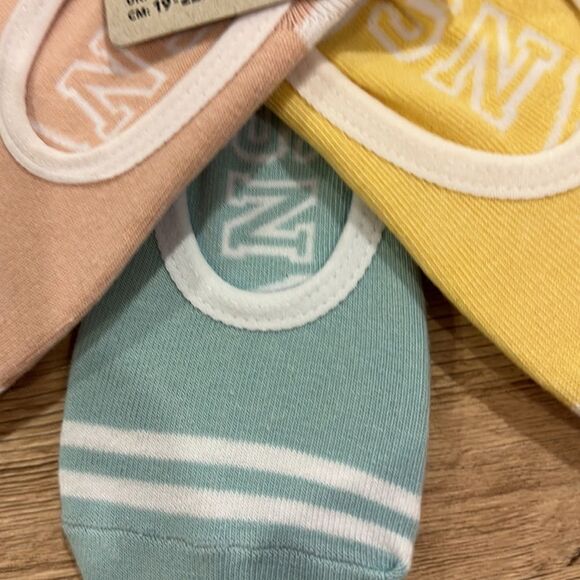 VANS GIRLS THREE (3) PAIR OF NO SHOW MULTI COLOR VANS SOCKS IN SIZE 1-6 NWT - Picture 3 of 3